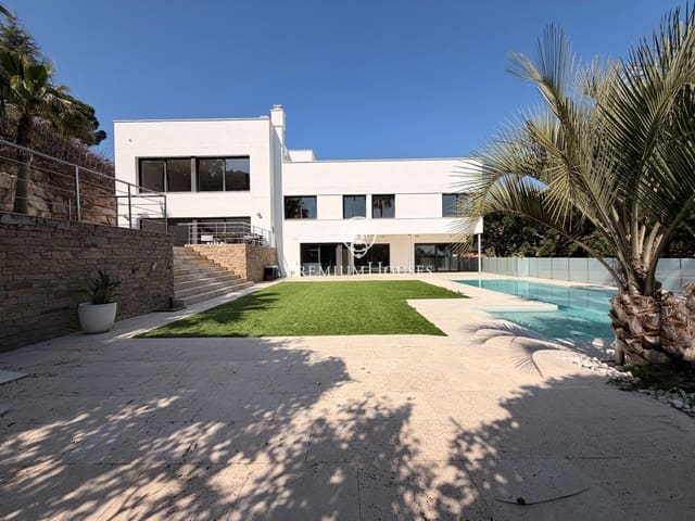 4 makuuhuone Huvila myytävänä paikassa Sant Andreu de Llavaneres mukana uima-altaan - 1 400 000 € (Ref: 9714930)