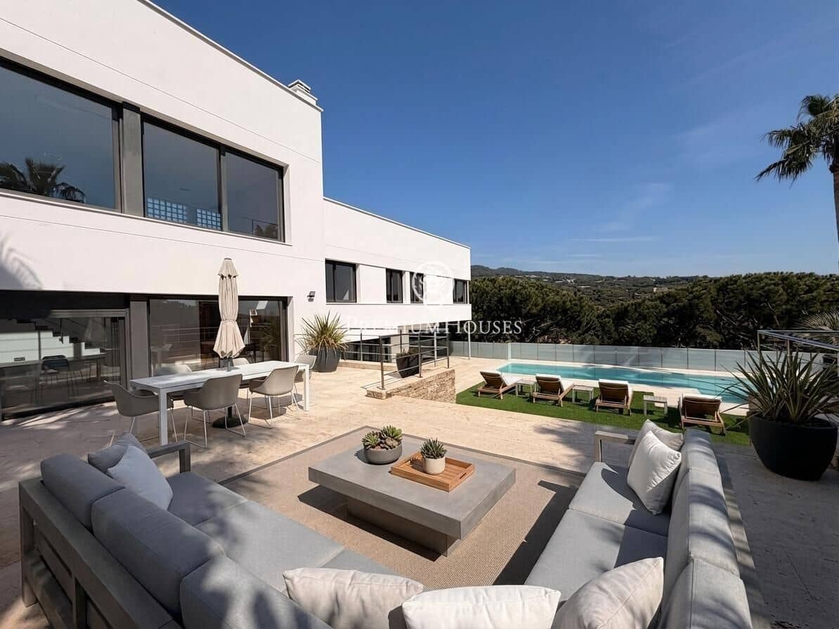 4 bedroom Villa for sale in Sant Andreu de Llavaneres with pool garage - € 1,275,000 (Ref: 9714930)