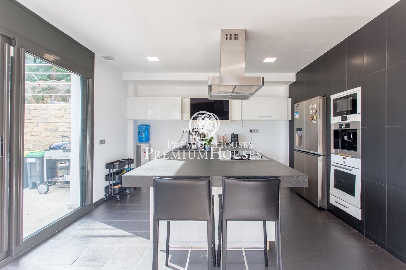 4 bedroom Villa for sale in Sant Andreu de Llavaneres with pool garage - € 1,275,000 (Ref: 9714930)