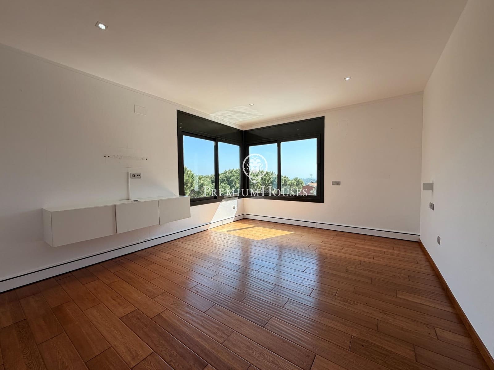 4 bedroom Villa for sale in Sant Andreu de Llavaneres with pool garage - € 1,275,000 (Ref: 9714930)