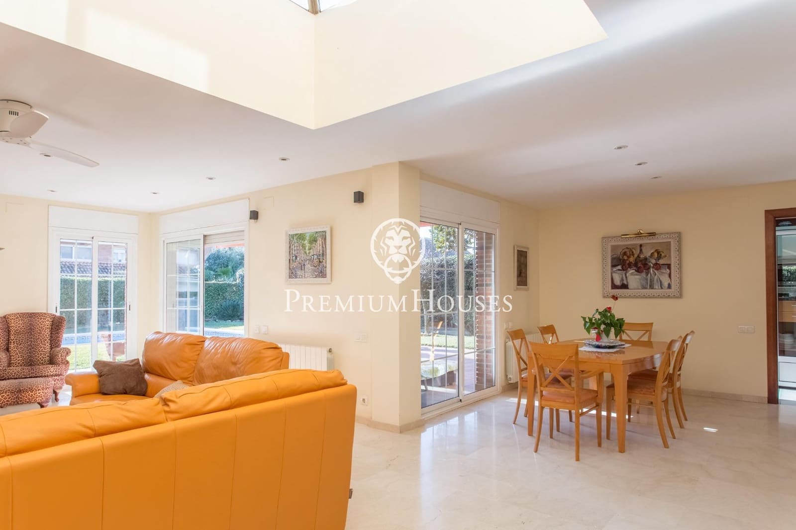 4 slaapkamer Villa te koop in Sant Vicenc de Montalt met zwembad garage - € 1.085.000 (Ref: 9721697)