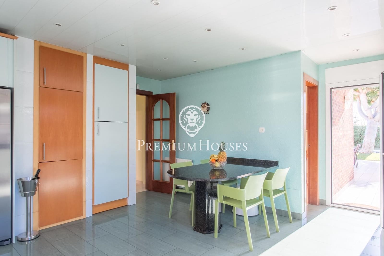 4 slaapkamer Villa te koop in Sant Vicenc de Montalt met zwembad garage - € 1.085.000 (Ref: 9721697)