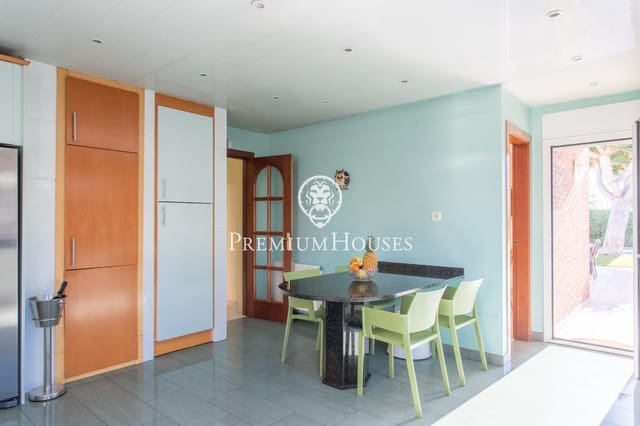 4 camera da letto Villa in vendita in Sant Vicenç de Montalt con piscina garage - 1.085.000 € (Rif: 9721697)