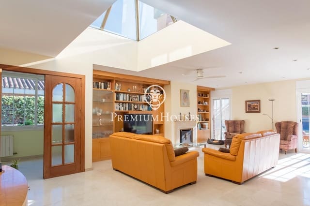 4 camera da letto Villa in vendita in Sant Vicenç de Montalt con piscina garage - 1.085.000 € (Rif: 9721697)