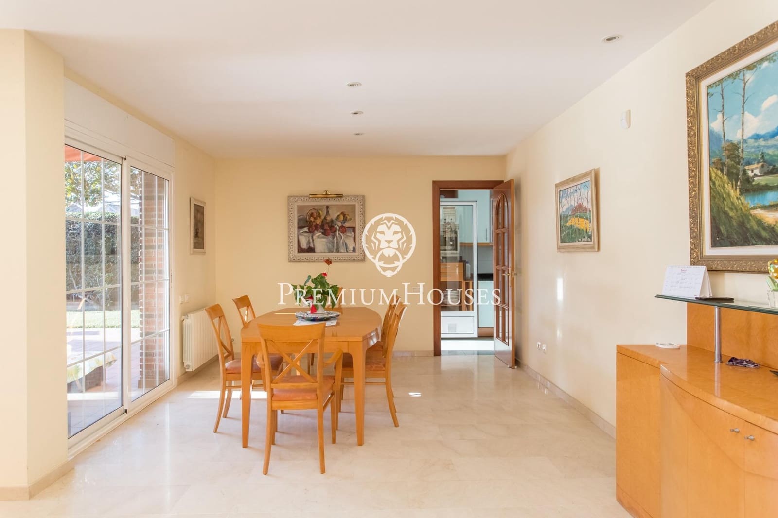 4 slaapkamer Villa te koop in Sant Vicenc de Montalt met zwembad garage - € 1.085.000 (Ref: 9721697)