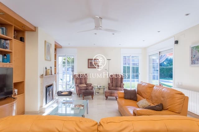 4 camera da letto Villa in vendita in Sant Vicenç de Montalt con piscina garage - 1.085.000 € (Rif: 9721697)