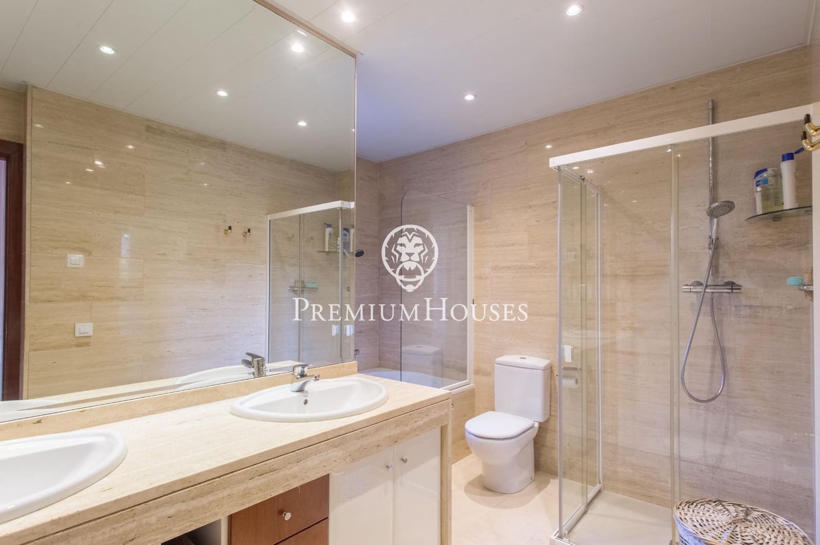 4 slaapkamer Villa te koop in Sant Vicenc de Montalt met zwembad garage - € 1.085.000 (Ref: 9721697)