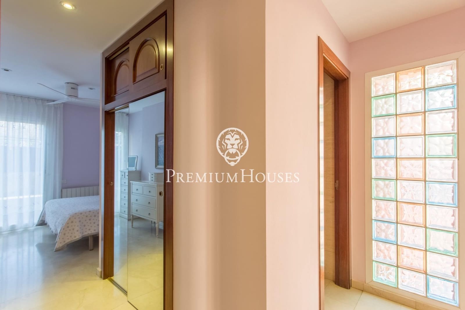 4 slaapkamer Villa te koop in Sant Vicenc de Montalt met zwembad garage - € 1.085.000 (Ref: 9721697)