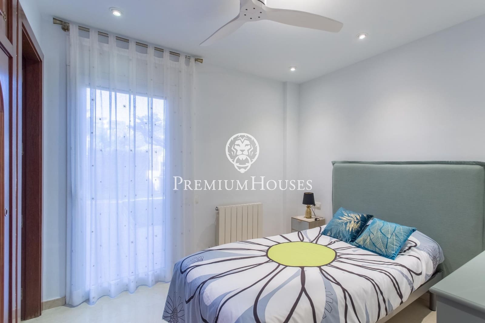 4 slaapkamer Villa te koop in Sant Vicenc de Montalt met zwembad garage - € 1.085.000 (Ref: 9721697)