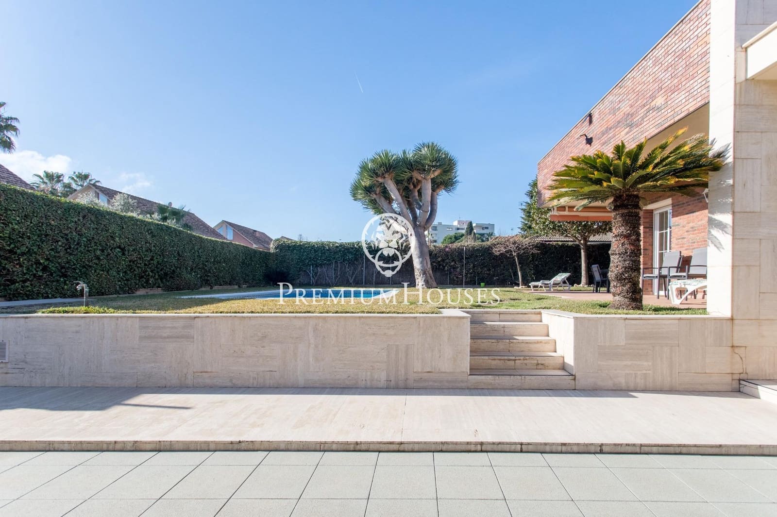 4 slaapkamer Villa te koop in Sant Vicenc de Montalt met zwembad garage - € 1.085.000 (Ref: 9721697)