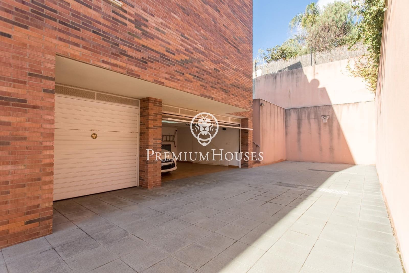 4 slaapkamer Villa te koop in Sant Vicenc de Montalt met zwembad garage - € 1.085.000 (Ref: 9721697)