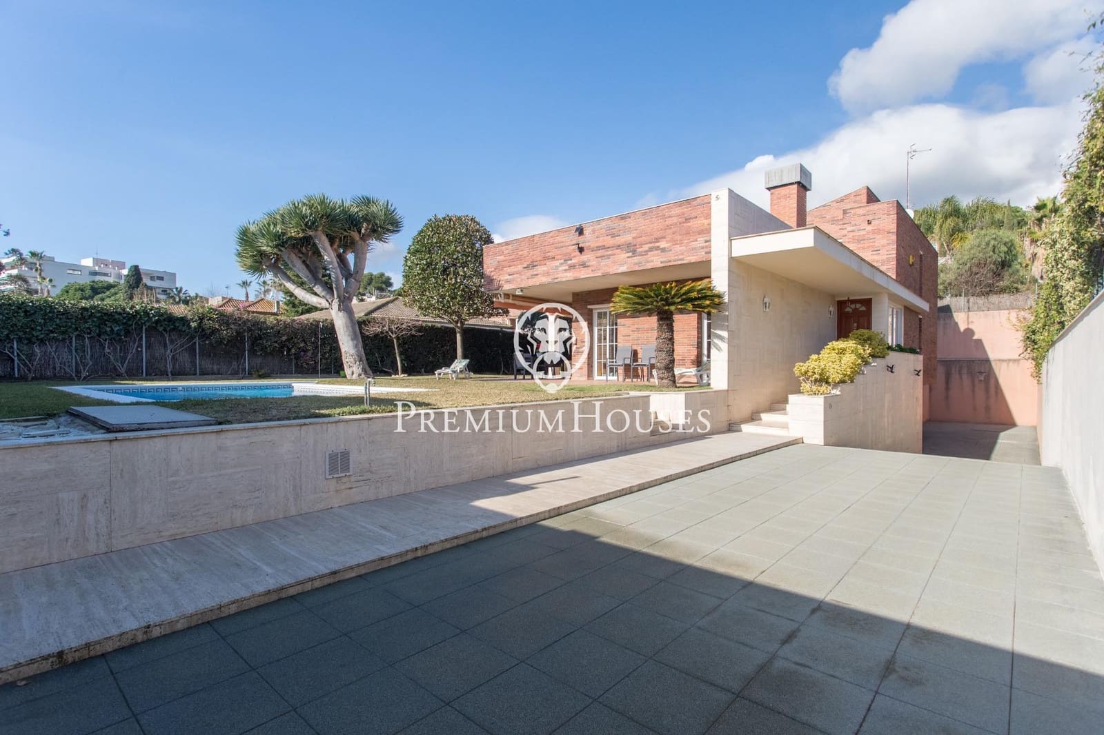 4 slaapkamer Villa te koop in Sant Vicenc de Montalt met zwembad garage - € 1.085.000 (Ref: 9721697)
