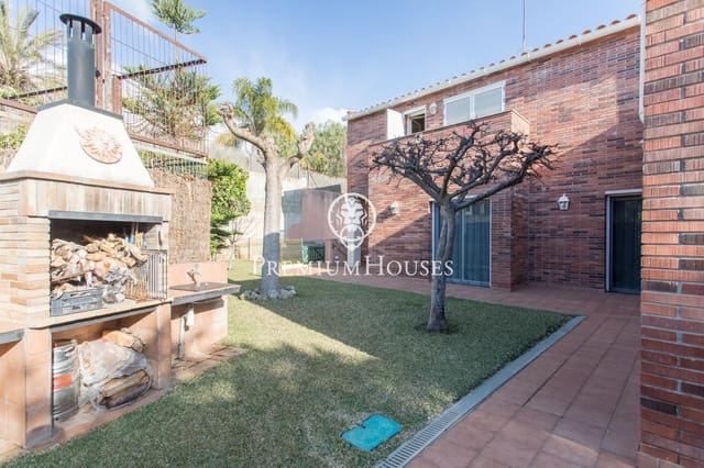 4 camera da letto Villa in vendita in Sant Vicenç de Montalt con piscina garage - 1.085.000 € (Rif: 9721697)