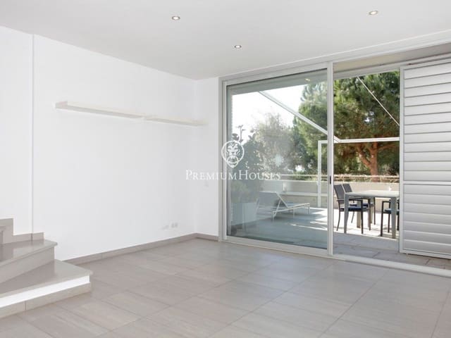 3 chambre Villa/Maison Mitoyenne à vendre à Sant Pol de Mar avec piscine - 510 000 € (Ref: 9735581)