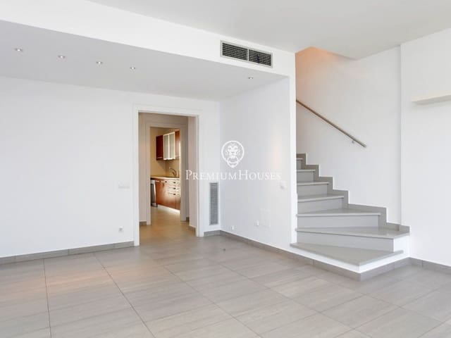 3 chambre Villa/Maison Mitoyenne à vendre à Sant Pol de Mar avec piscine - 510 000 € (Ref: 9735581)