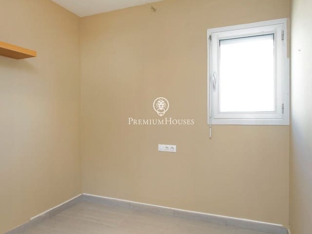 3 chambre Villa/Maison Mitoyenne à vendre à Sant Pol de Mar avec piscine - 510 000 € (Ref: 9735581)