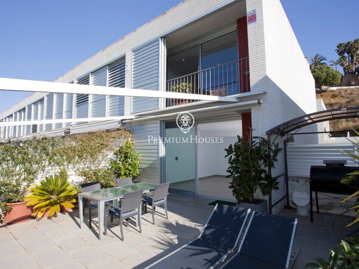 3 chambre Villa/Maison Mitoyenne à vendre à Sant Pol de Mar avec piscine - 510 000 € (Ref: 9735581)