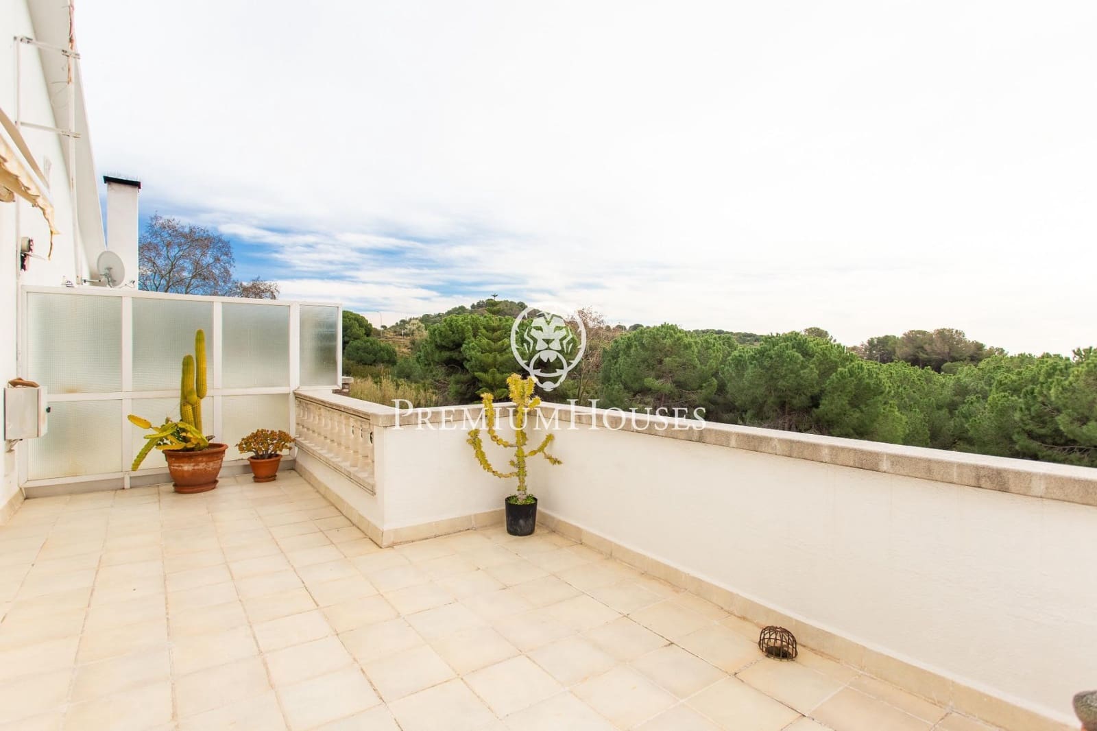 9 bedroom Semi-detached Villa for sale in Badalona with garage - € 1,395,000 (Ref: 9743130)
