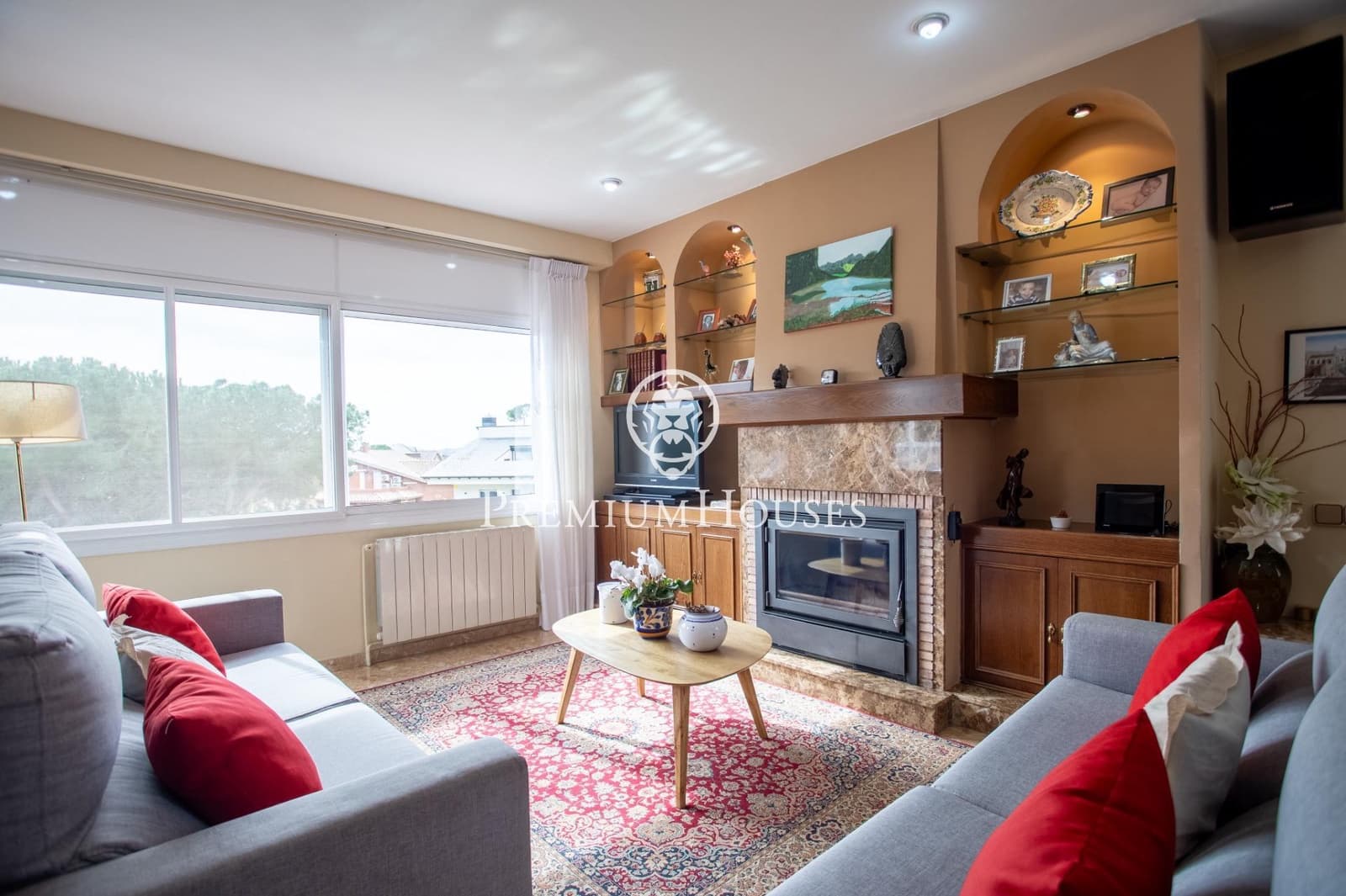 9 bedroom Semi-detached Villa for sale in Badalona with garage - € 1,395,000 (Ref: 9743130)