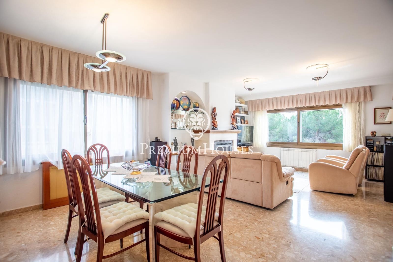 9 bedroom Semi-detached Villa for sale in Badalona with garage - € 1,395,000 (Ref: 9743130)