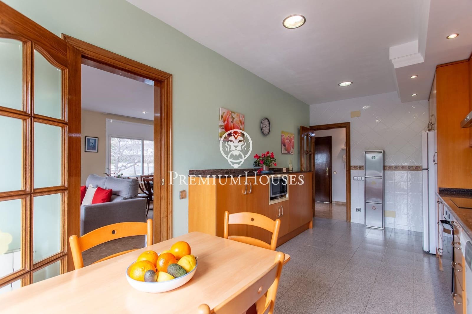 9 bedroom Semi-detached Villa for sale in Badalona with garage - € 1,395,000 (Ref: 9743130)