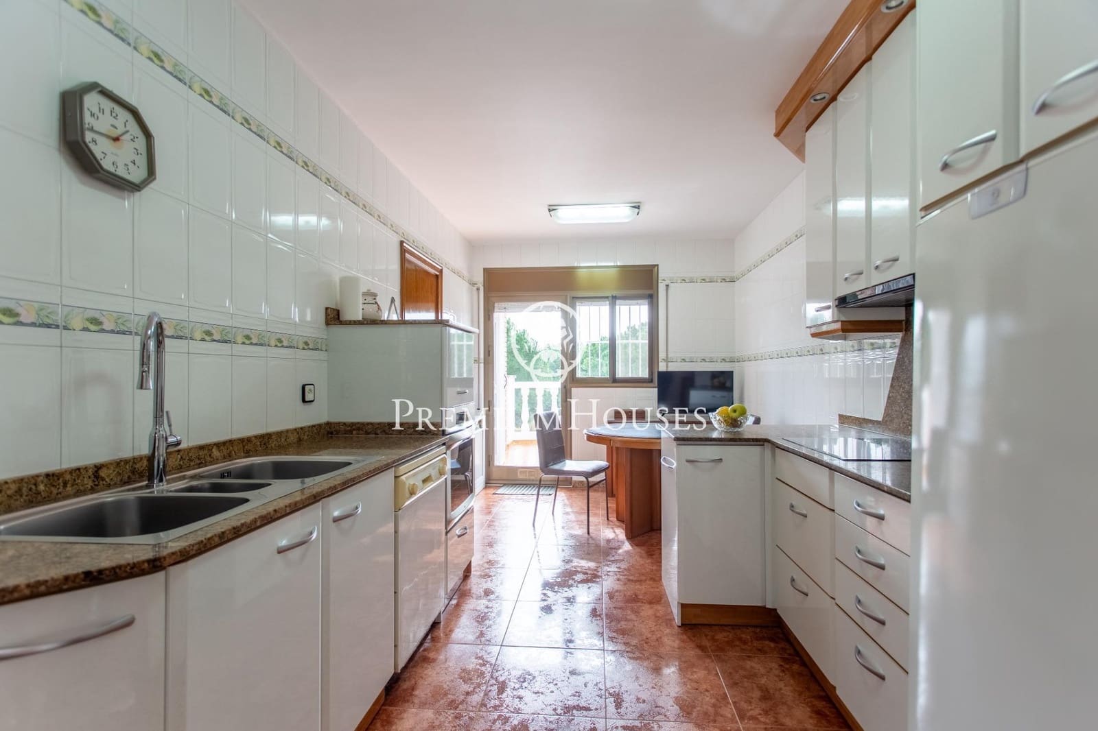9 bedroom Semi-detached Villa for sale in Badalona with garage - € 1,395,000 (Ref: 9743130)