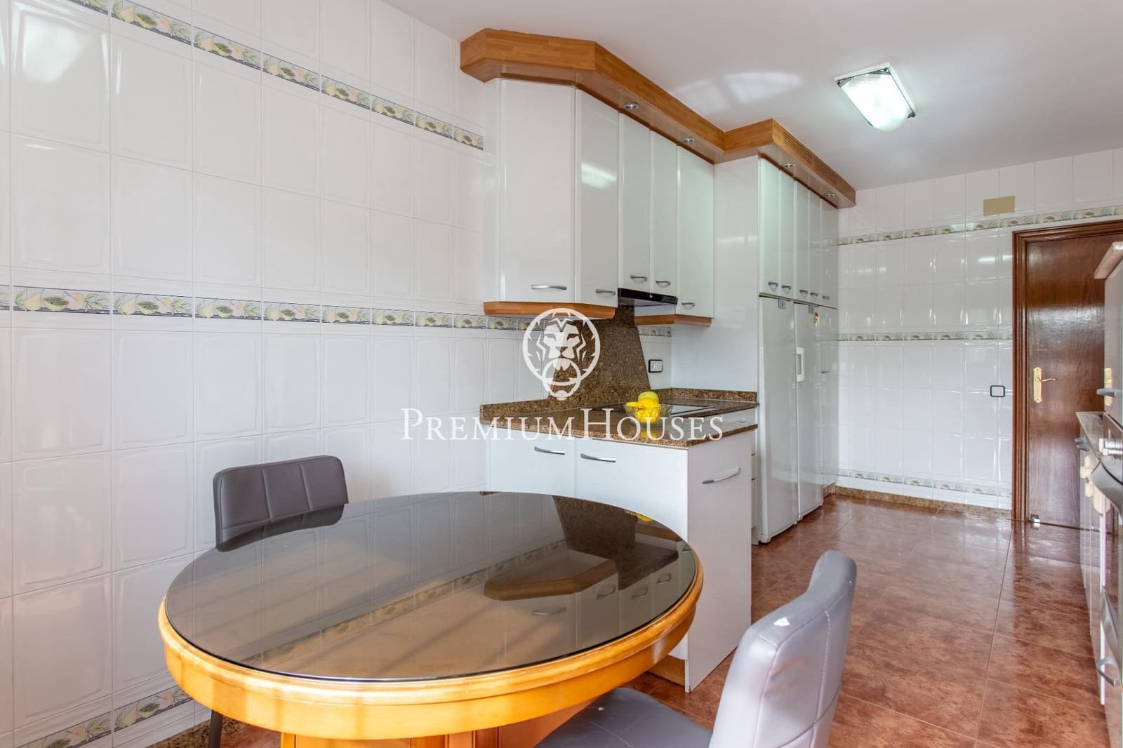 9 bedroom Semi-detached Villa for sale in Badalona with garage - € 1,395,000 (Ref: 9743130)