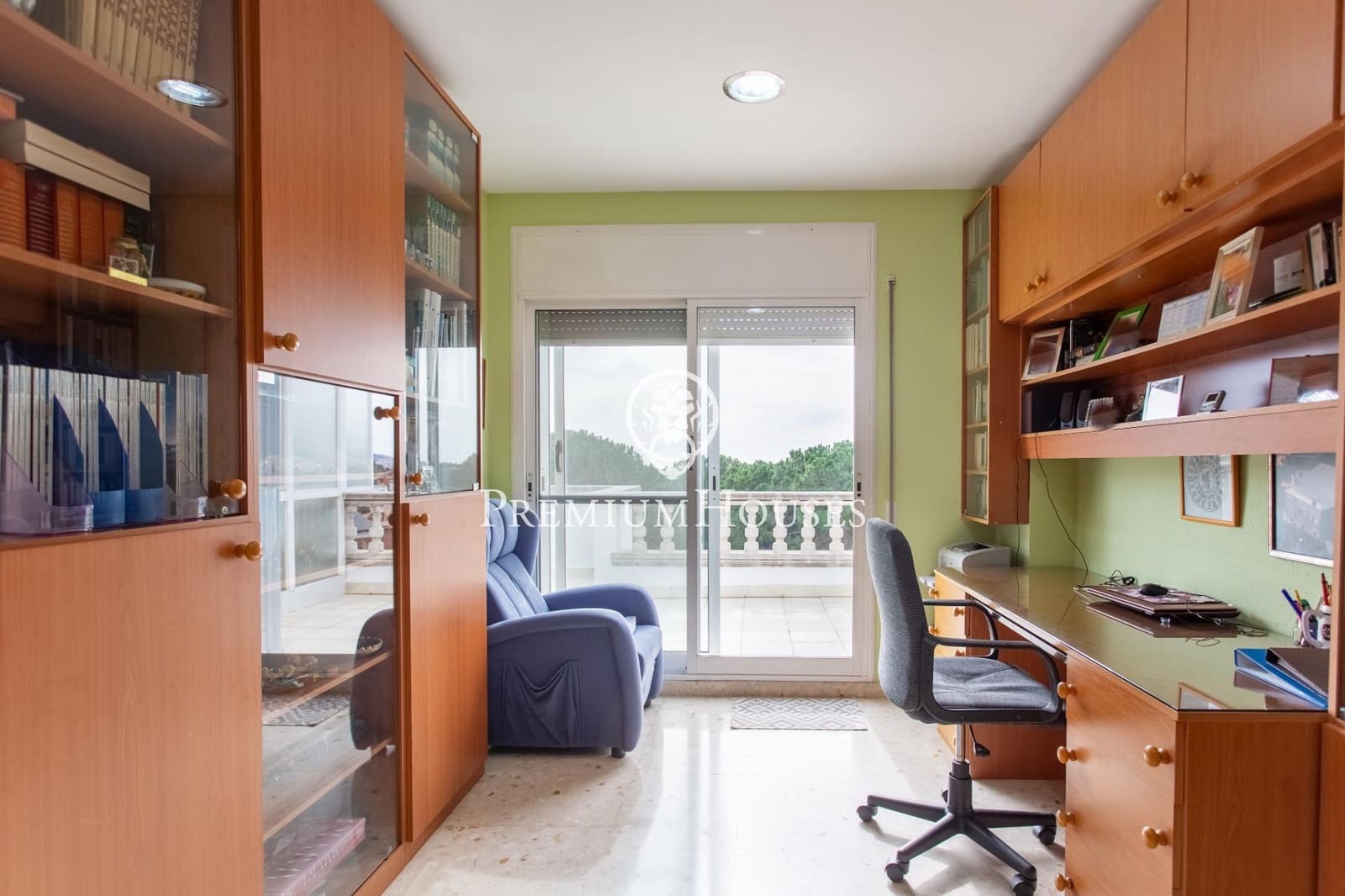 9 bedroom Semi-detached Villa for sale in Badalona with garage - € 1,395,000 (Ref: 9743130)