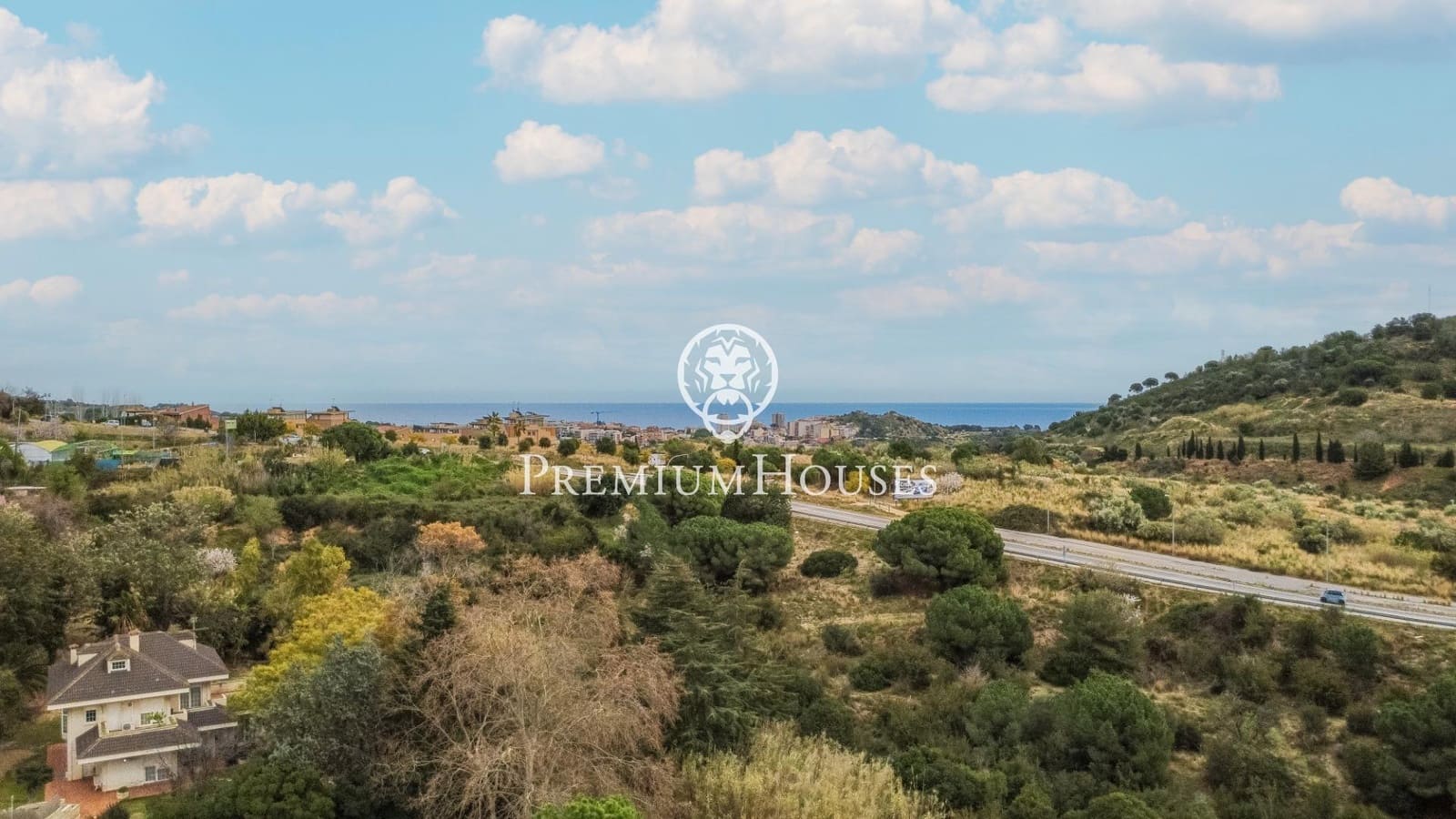 9 bedroom Semi-detached Villa for sale in Badalona with garage - € 1,395,000 (Ref: 9743130)