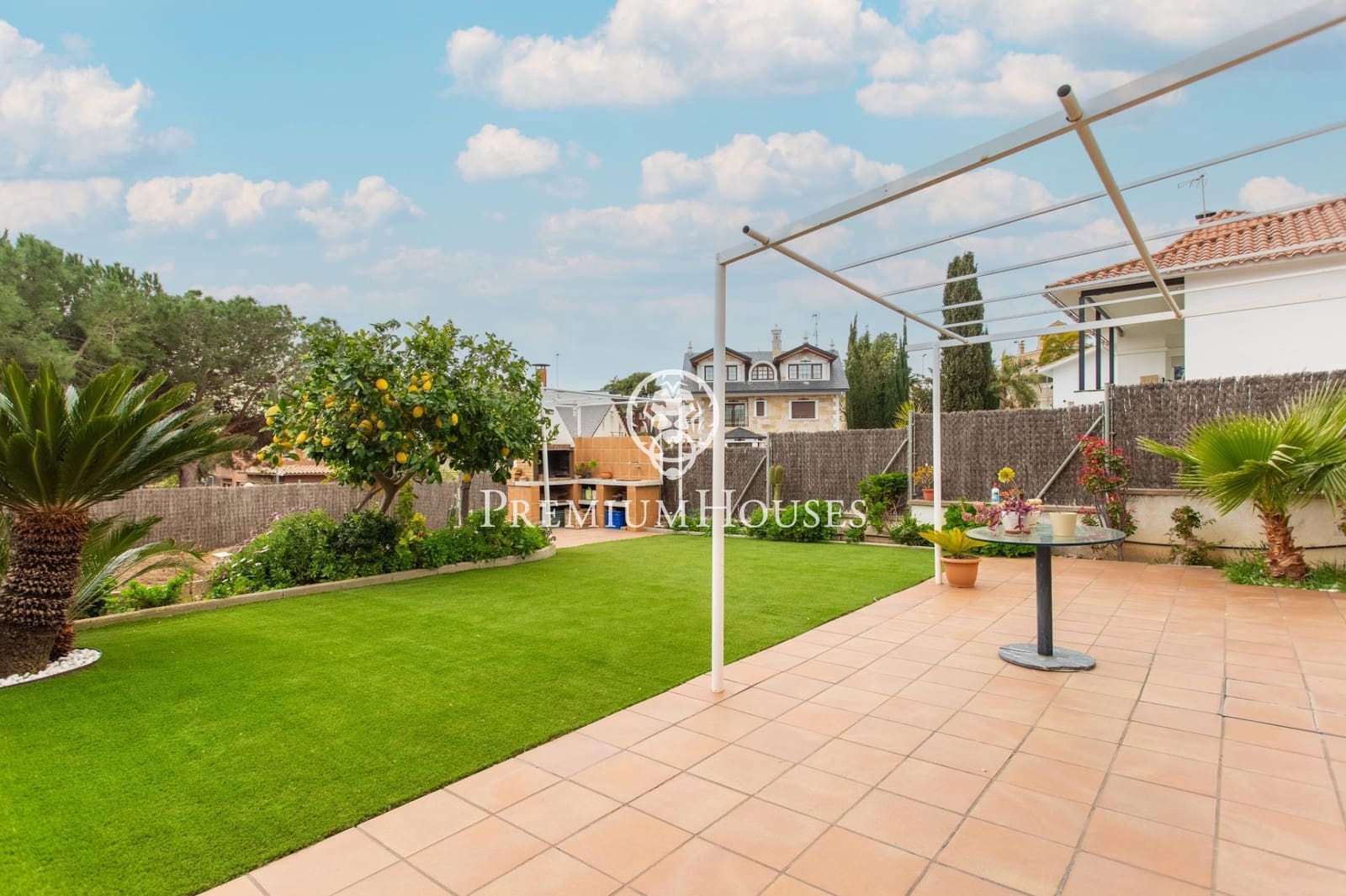 9 bedroom Semi-detached Villa for sale in Badalona with garage - € 1,395,000 (Ref: 9743130)