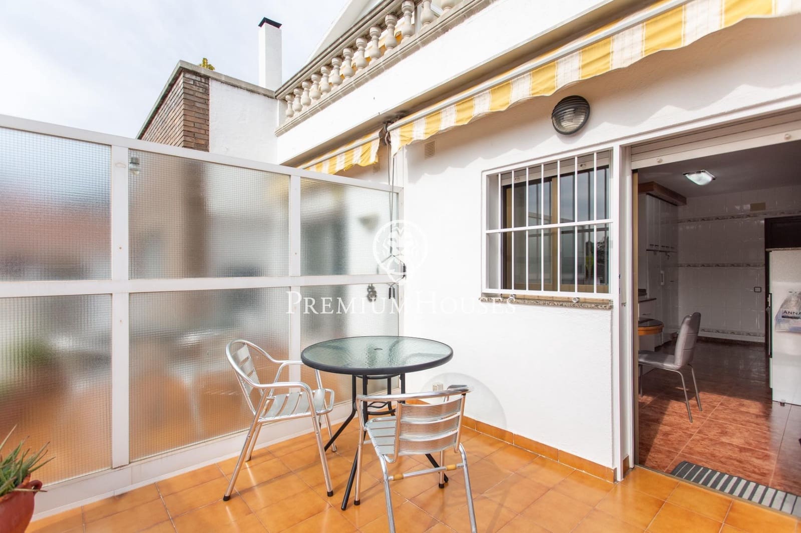 9 bedroom Semi-detached Villa for sale in Badalona with garage - € 1,395,000 (Ref: 9743130)