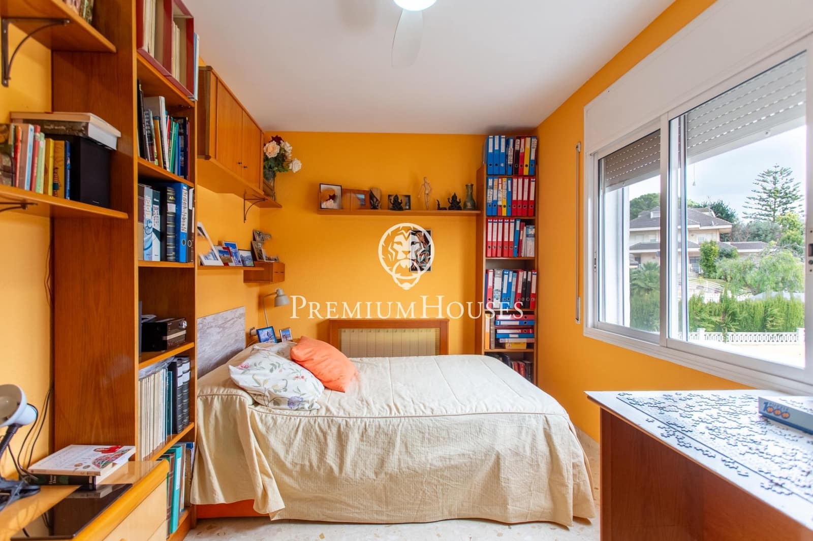 9 bedroom Semi-detached Villa for sale in Badalona with garage - € 1,395,000 (Ref: 9743130)