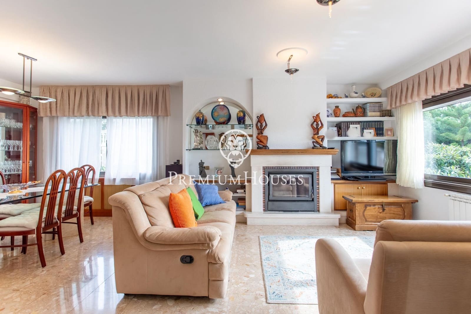 9 bedroom Semi-detached Villa for sale in Badalona with garage - € 1,395,000 (Ref: 9743130)