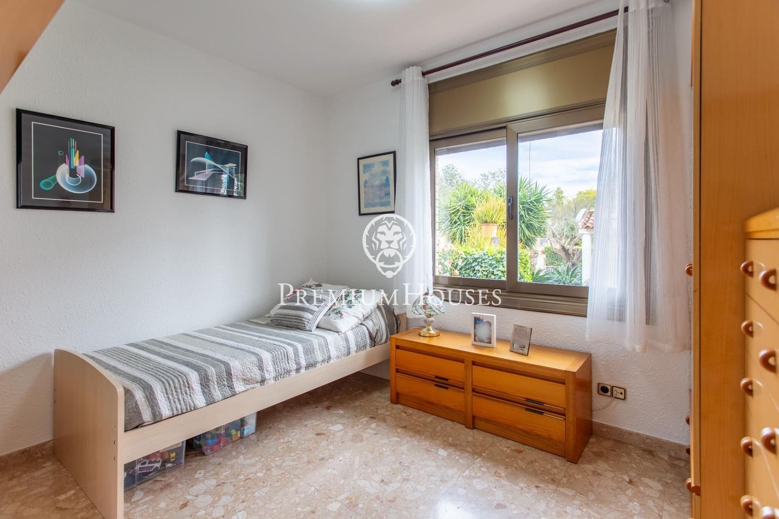 9 bedroom Semi-detached Villa for sale in Badalona with garage - € 1,395,000 (Ref: 9743130)