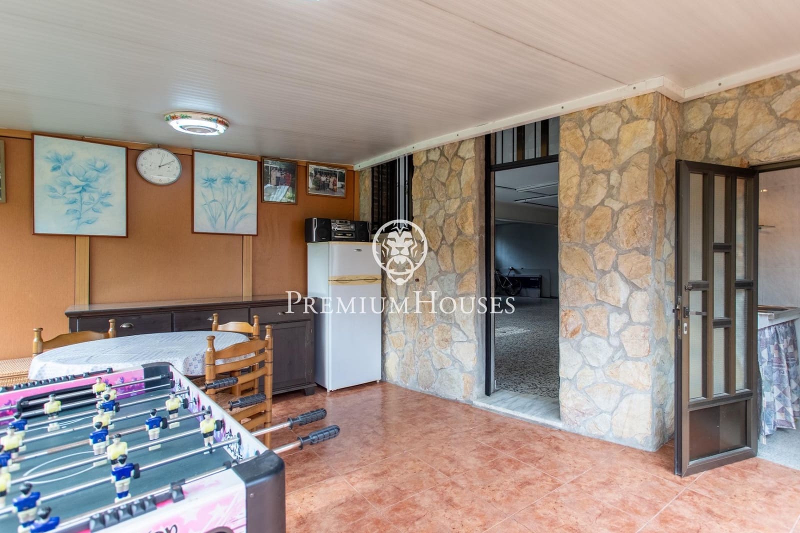 9 bedroom Semi-detached Villa for sale in Badalona with garage - € 1,395,000 (Ref: 9743130)