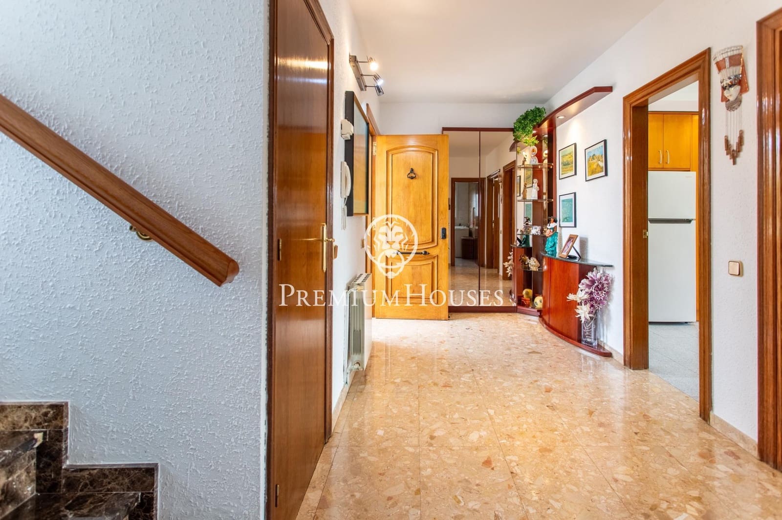 9 bedroom Semi-detached Villa for sale in Badalona with garage - € 1,395,000 (Ref: 9743130)