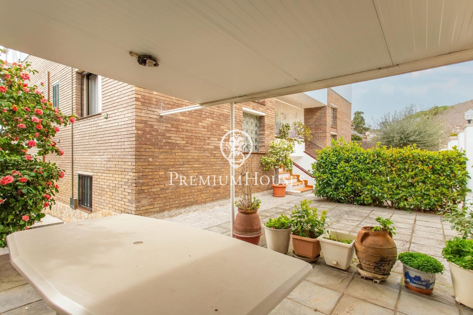 9 bedroom Semi-detached Villa for sale in Badalona with garage - € 1,395,000 (Ref: 9743130)