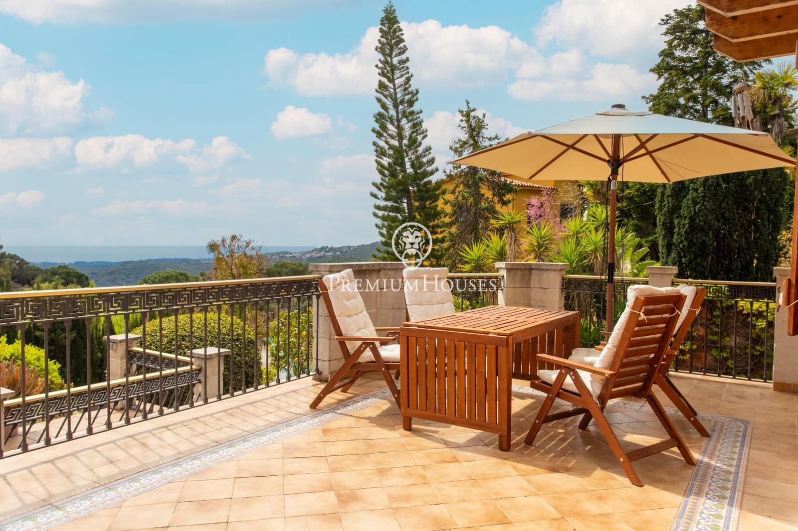 4 soveværelse Villa til salg i Sant Cebria de Vallalta med swimmingpool garage - € 540.000 (Ref: 9747044)