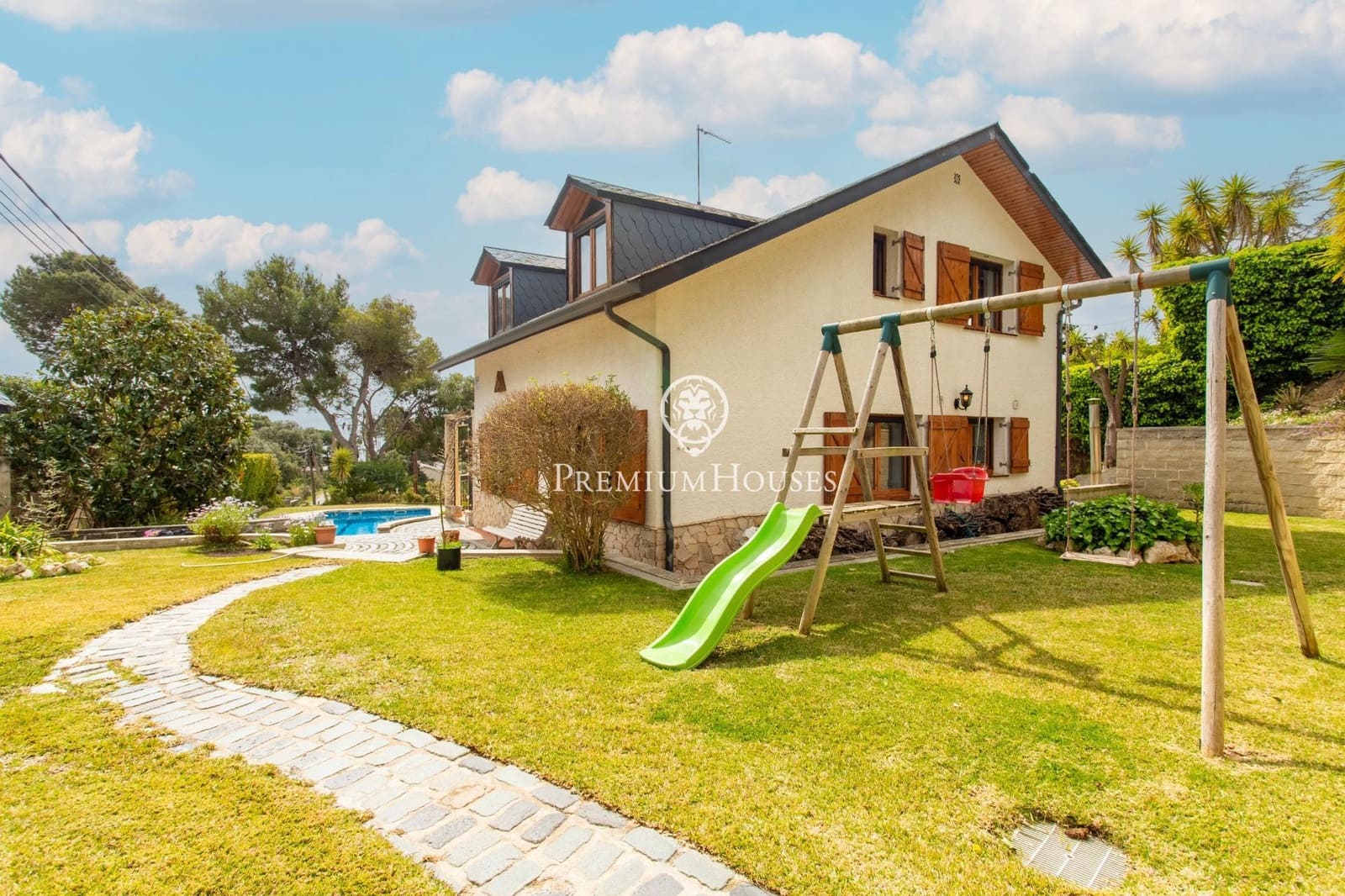 4 soveværelse Villa til salg i Sant Cebria de Vallalta med swimmingpool garage - € 540.000 (Ref: 9747044)