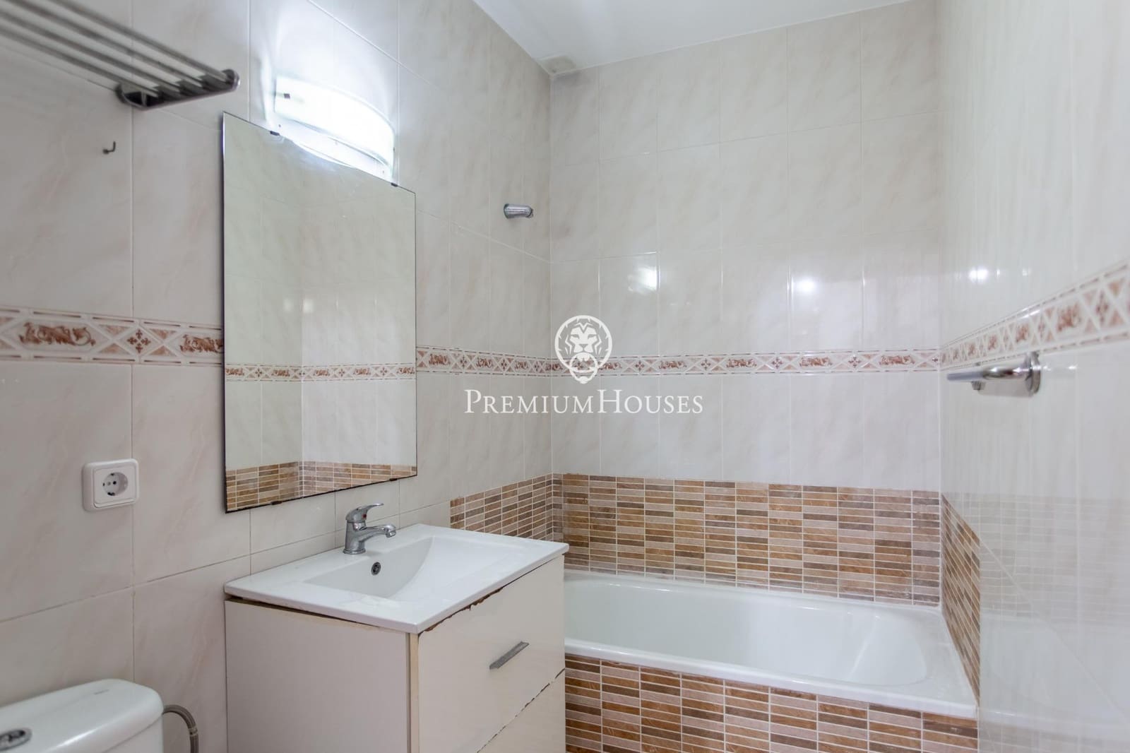 6 chambre Villa/Maison Mitoyenne à vendre à Canet de Mar - 600 000 € (Ref: 9755665)