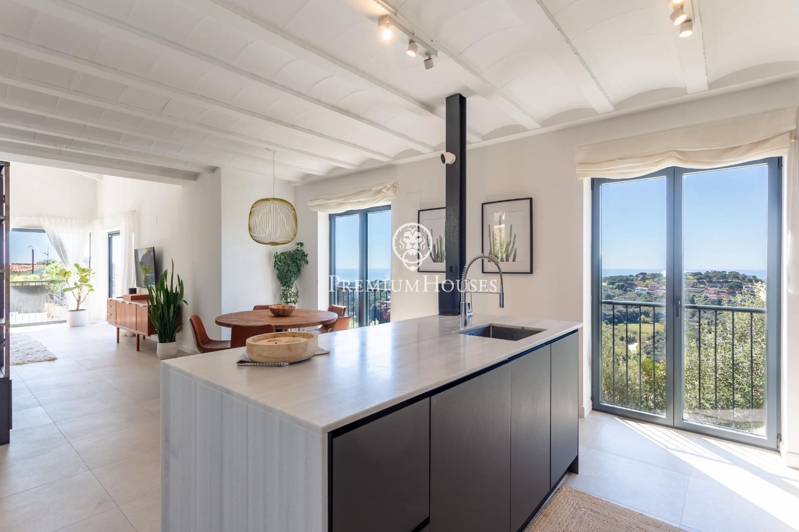 4 soveværelse Villa til salg i Sant Cebria de Vallalta med swimmingpool garage - € 785.000 (Ref: 9758956)