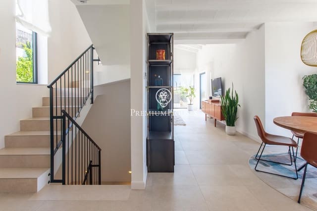 4 soveværelse Villa til salg i Sant Cebrià de Vallalta med swimmingpool garage - € 785.000 (Ref: 9758956)