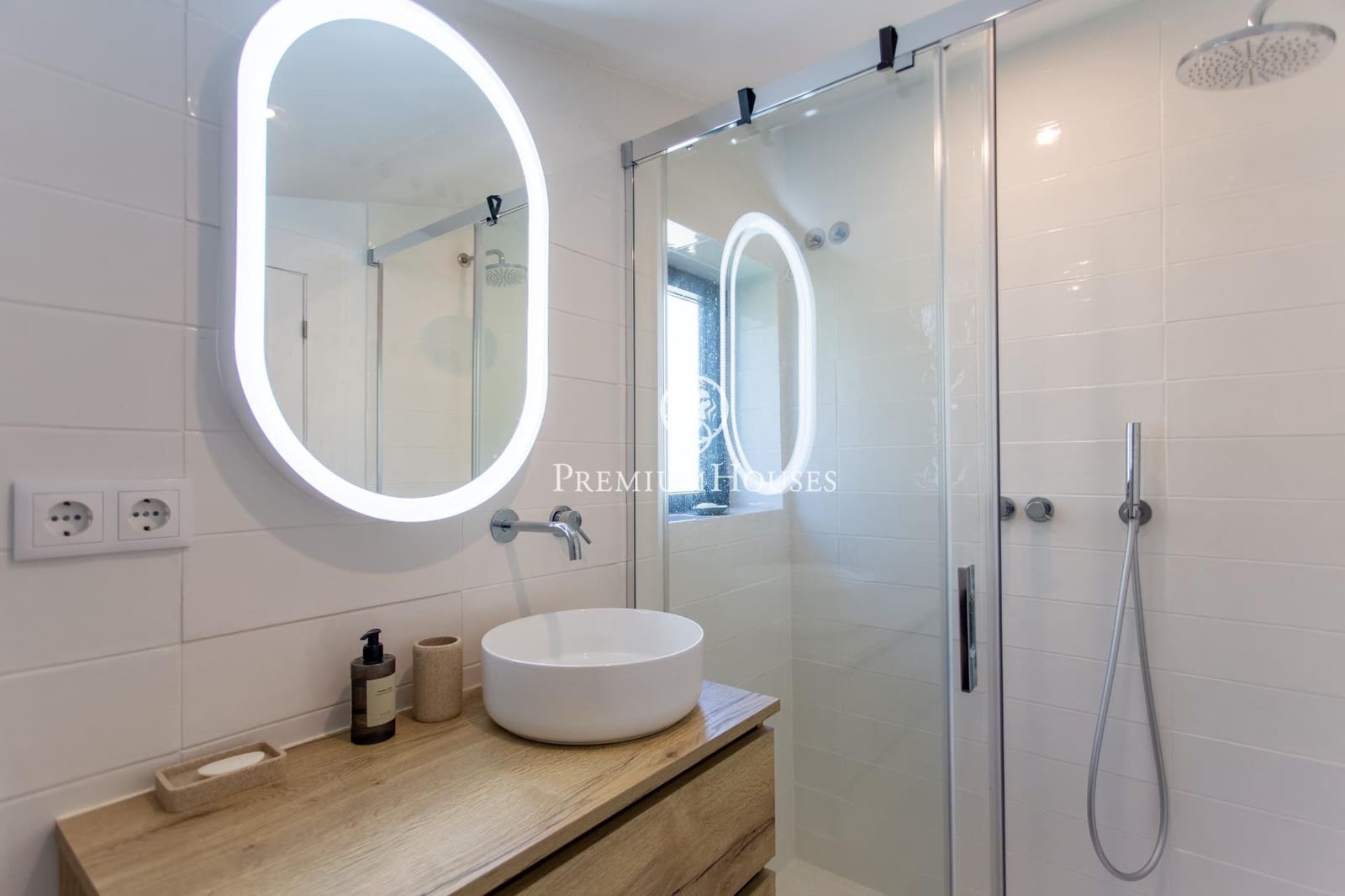 4 soveværelse Villa til salg i Sant Cebria de Vallalta med swimmingpool garage - € 785.000 (Ref: 9758956)