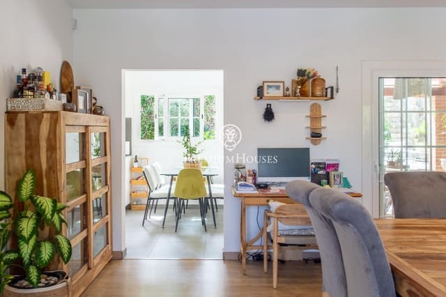 4 sypialnia Willa na sprzedaż w Sant Andreu de Llavaneres z basenem garażem - 1 350 000 € (Ref: 9761976)