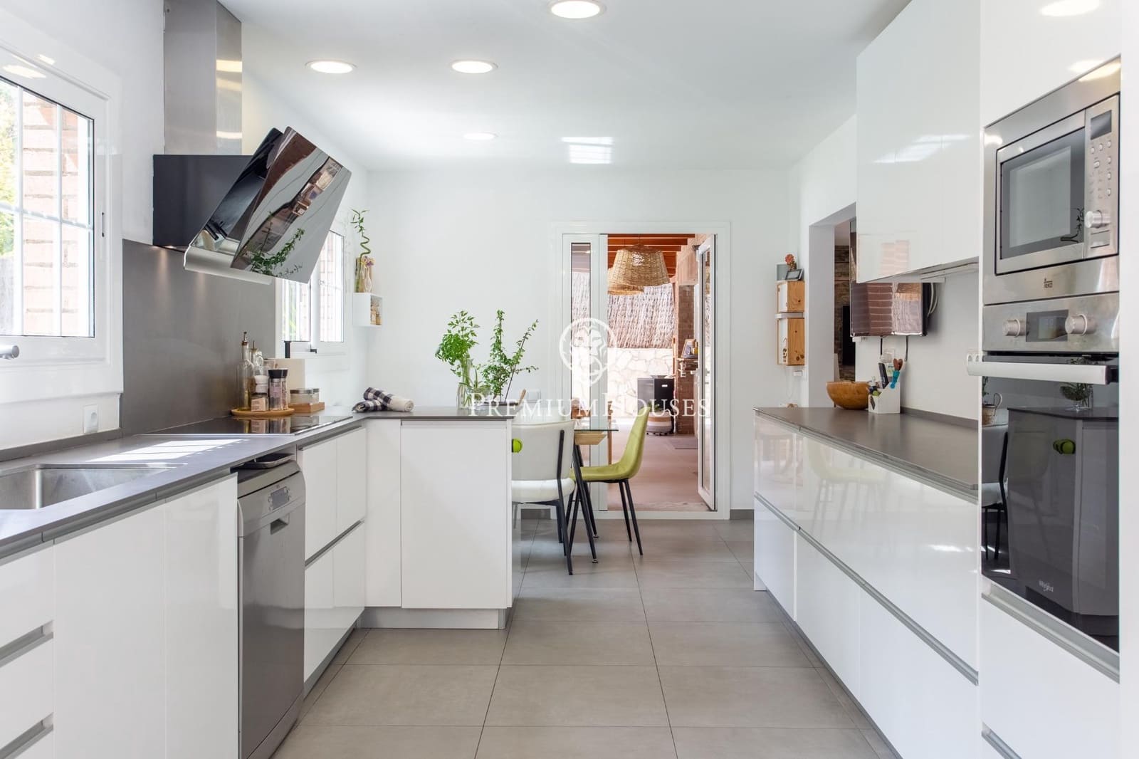 4 sypialnia Willa na sprzedaż w Sant Andreu de Llavaneres z basenem garażem - 1 350 000 € (Ref: 9761976)