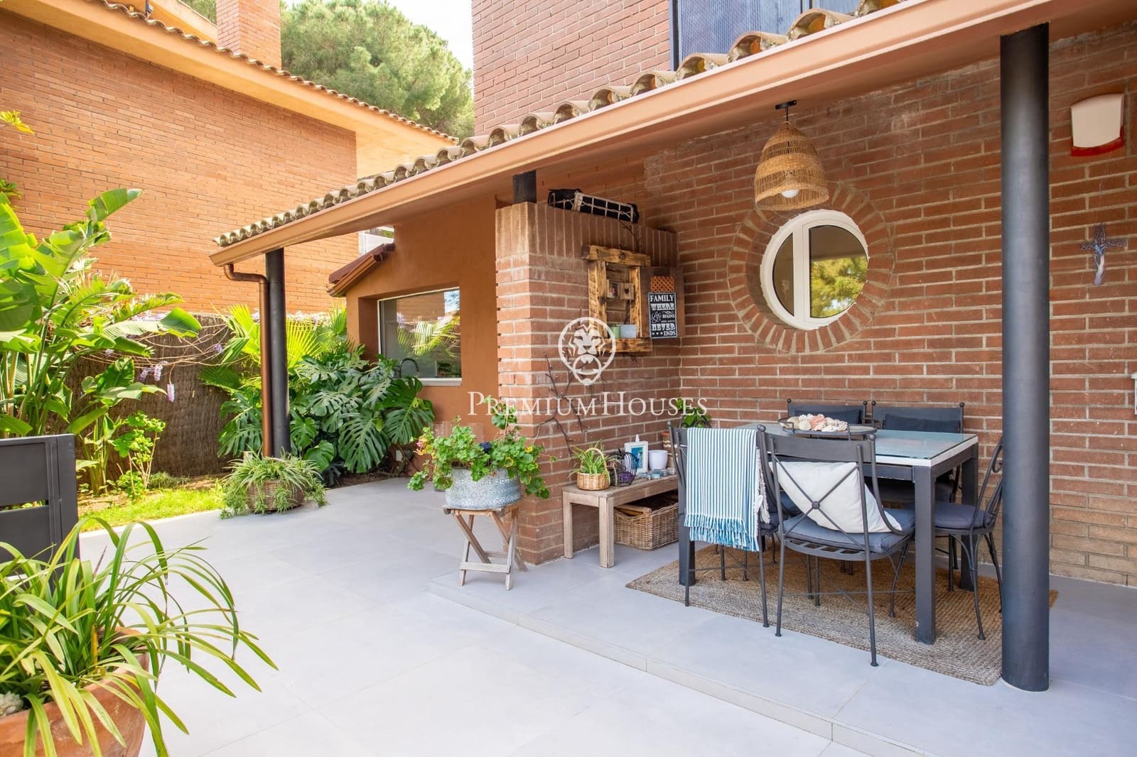 4 sypialnia Willa na sprzedaż w Sant Andreu de Llavaneres z basenem garażem - 1 350 000 € (Ref: 9761976)