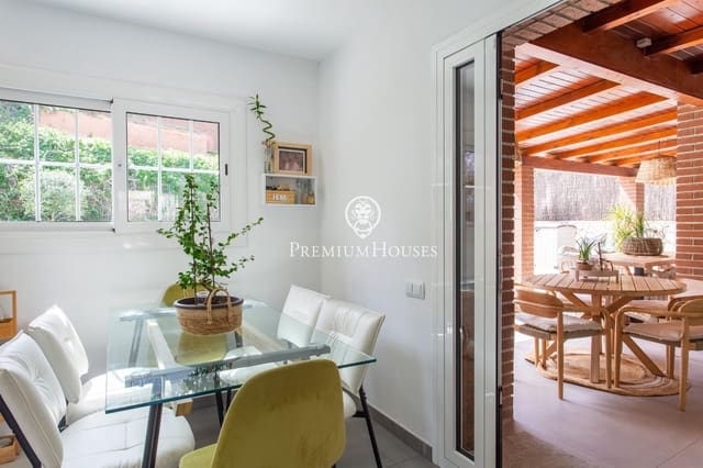 4 slaapkamer Villa te koop in Sant Andreu de Llavaneres met zwembad garage - € 1.350.000 (Ref: 9761976)