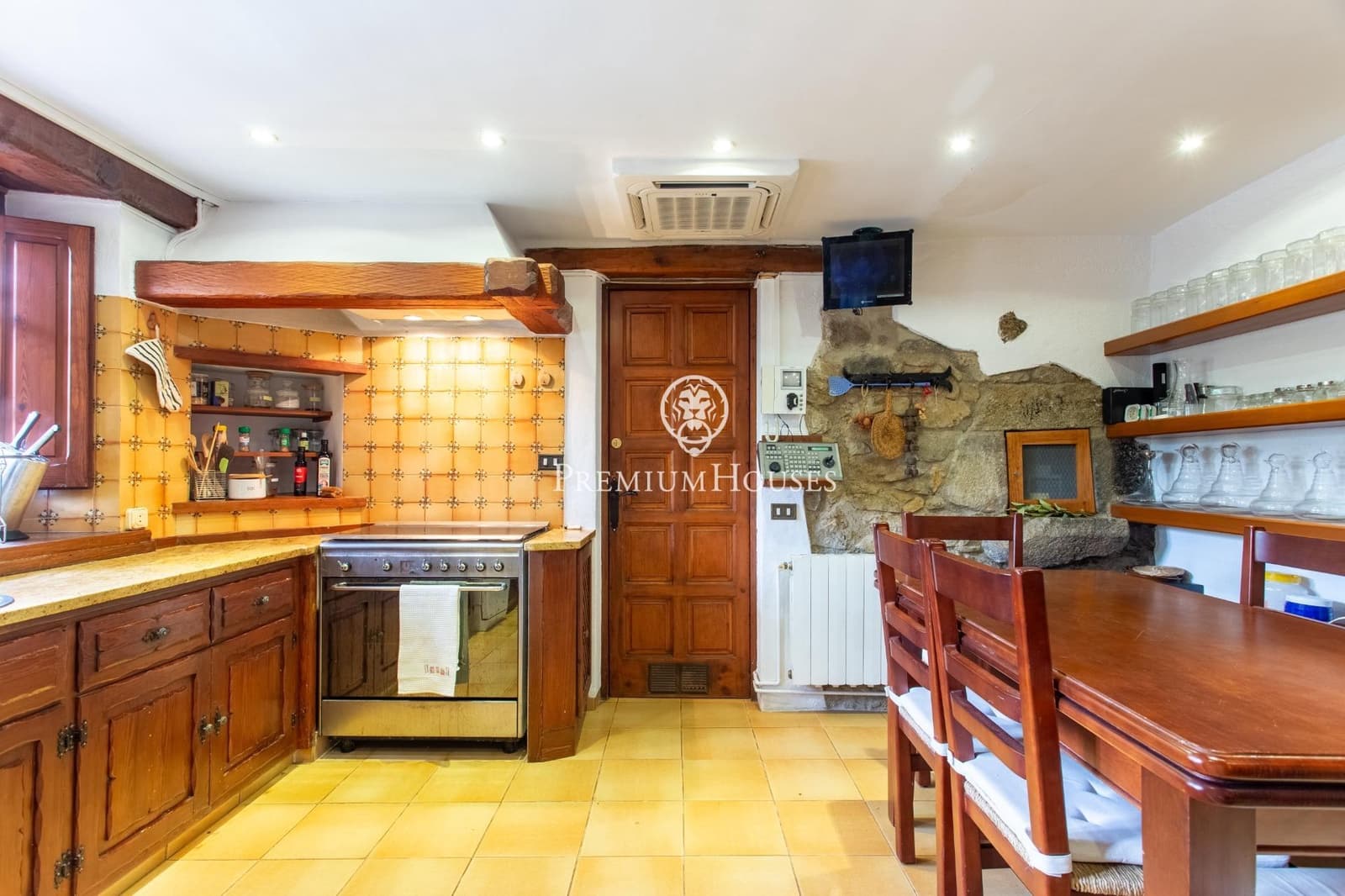 6 sypialnia Finka/Dom wiejski na sprzedaż w Sant Iscle de Vallalta z basenem garażem - 1 349 000 € (Ref: 9770644)