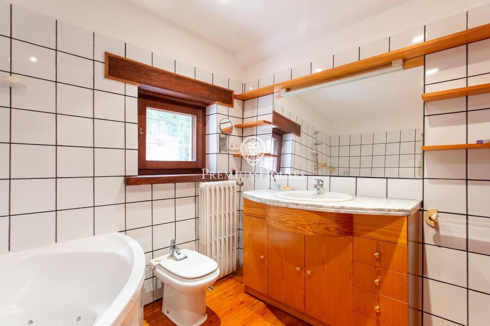 6 sypialnia Finka/Dom wiejski na sprzedaż w Sant Iscle de Vallalta z basenem garażem - 1 349 000 € (Ref: 9770644)