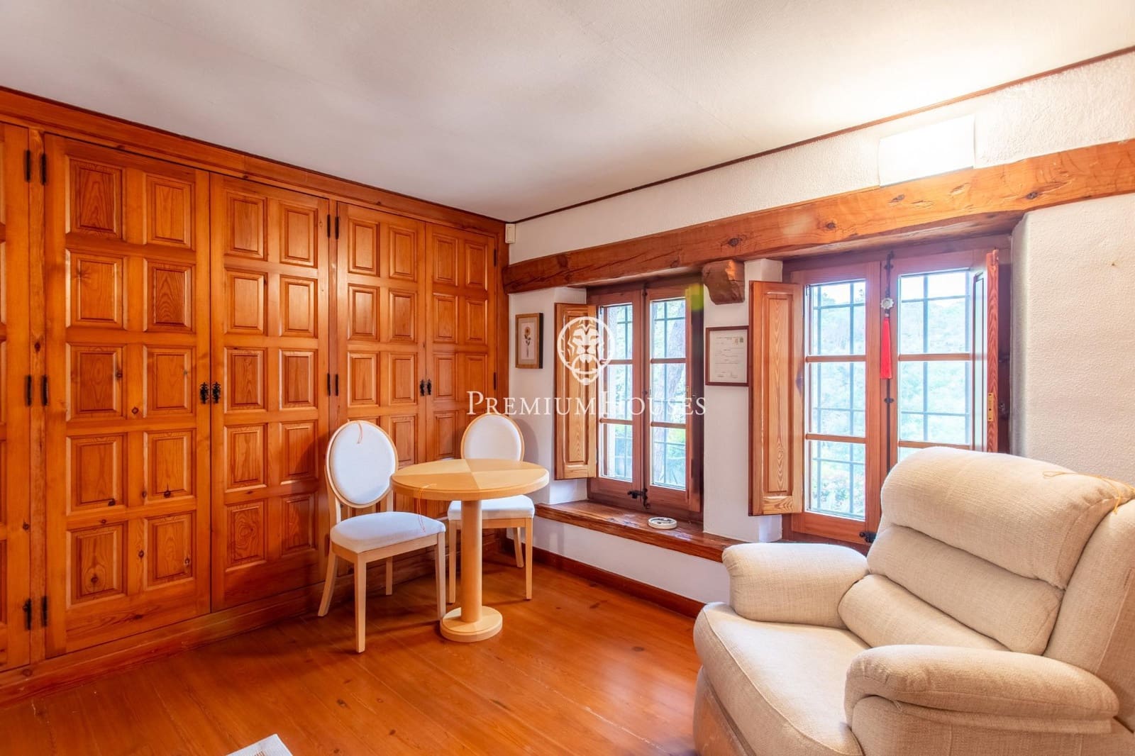 6 sypialnia Finka/Dom wiejski na sprzedaż w Sant Iscle de Vallalta z basenem garażem - 1 349 000 € (Ref: 9770644)